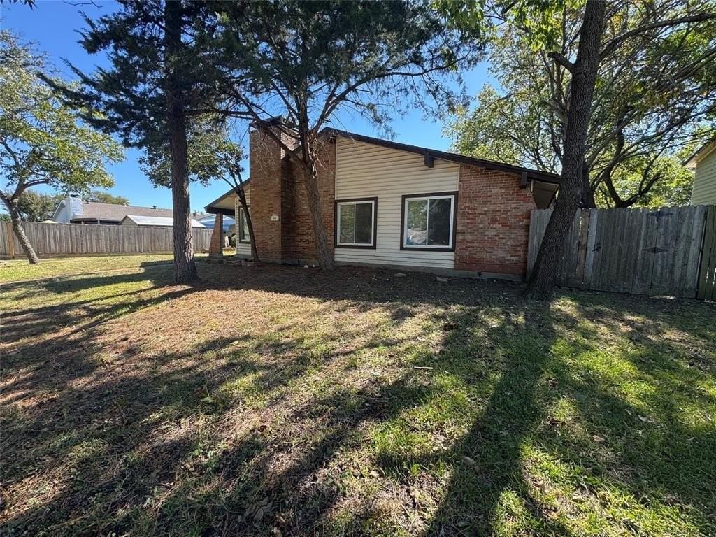 3406 Ivanhoe Ln - Photo 3 of 30