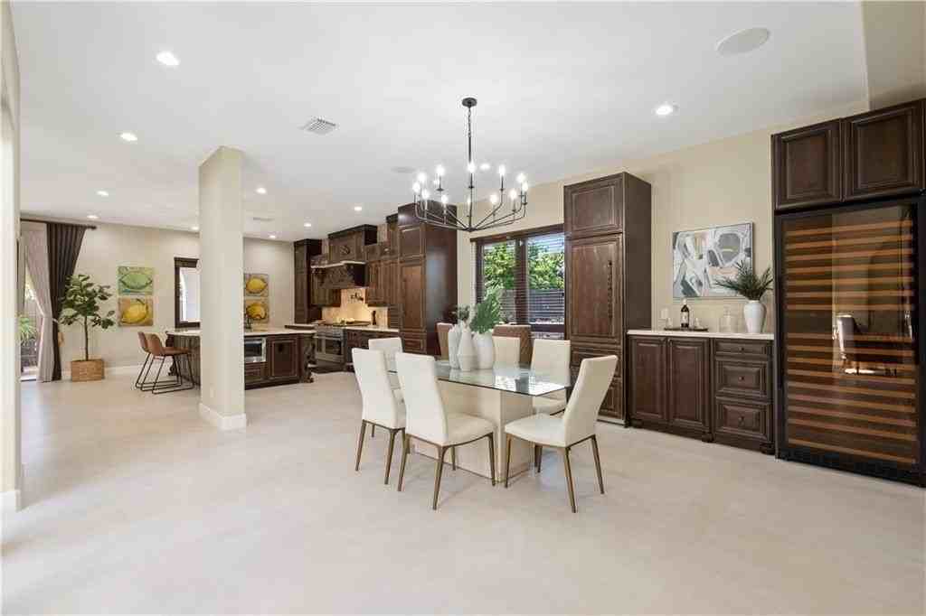 1312 Se 2nd Ct - Photo 3 of 33