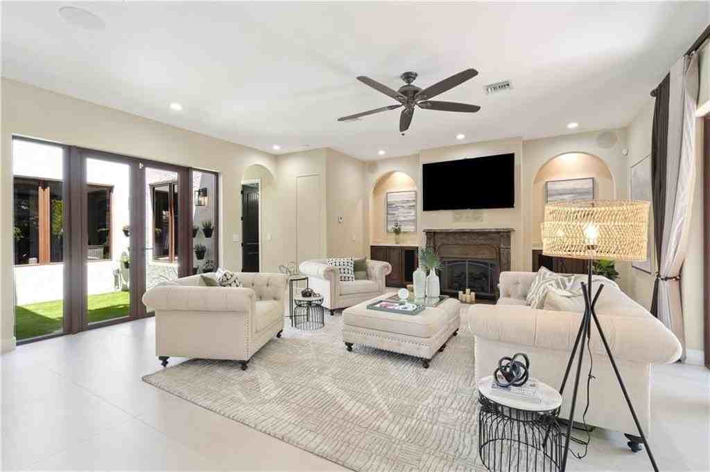 1312 Se 2nd Ct - Photo 5 of 33