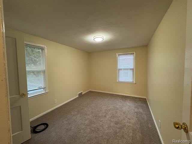 19235 Raymond St - Photo 7 of 12