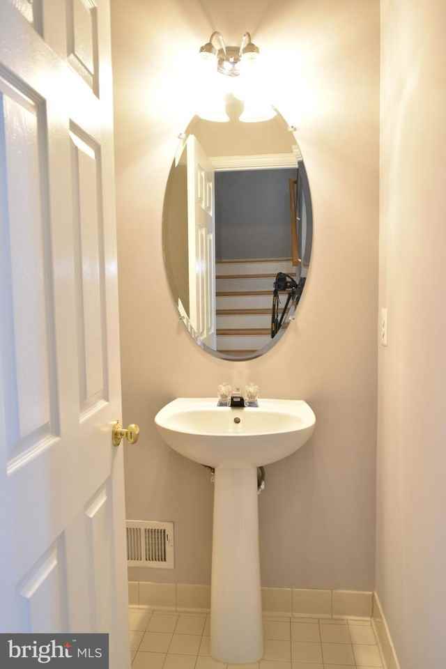 20387 Fallsway Ter - Photo 5 of 18