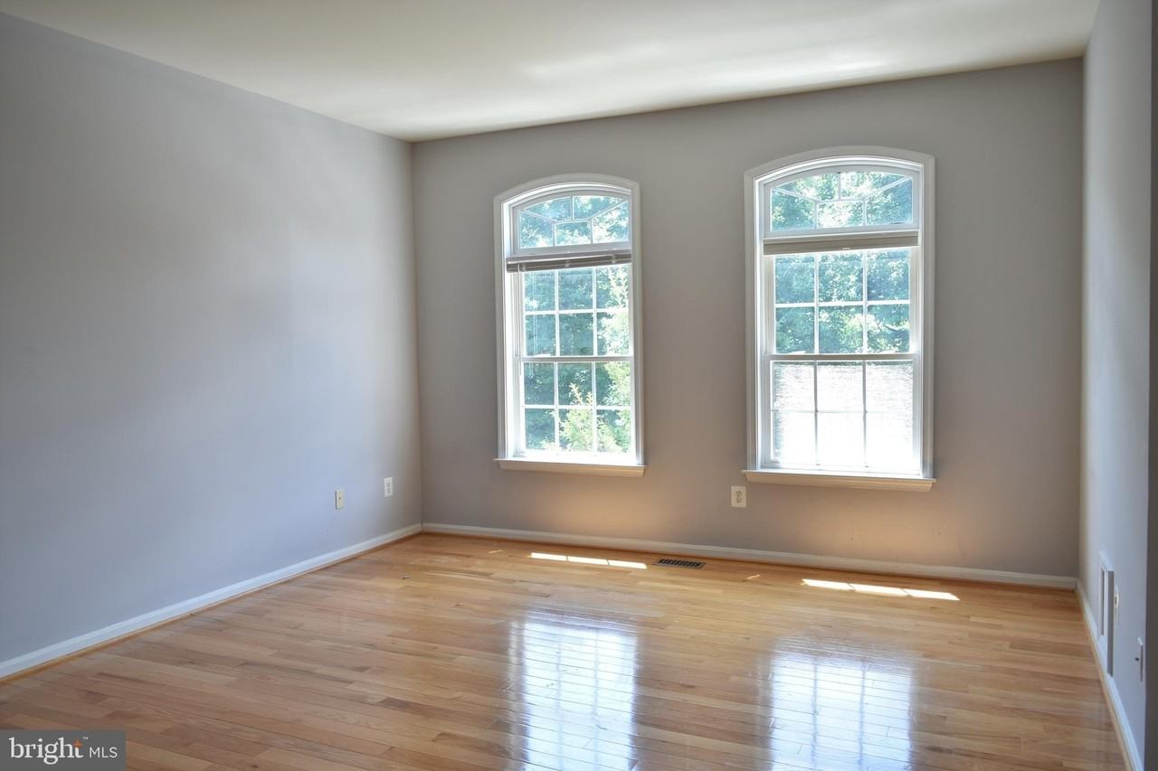 20387 Fallsway Ter - Photo 6 of 18