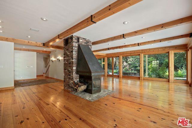 7972 Mulholland Dr - Photo 3 of 8