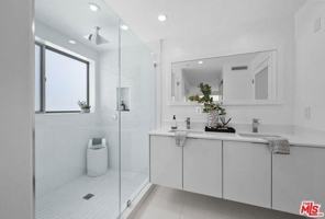 featured image of 621 N Kings Rd #3