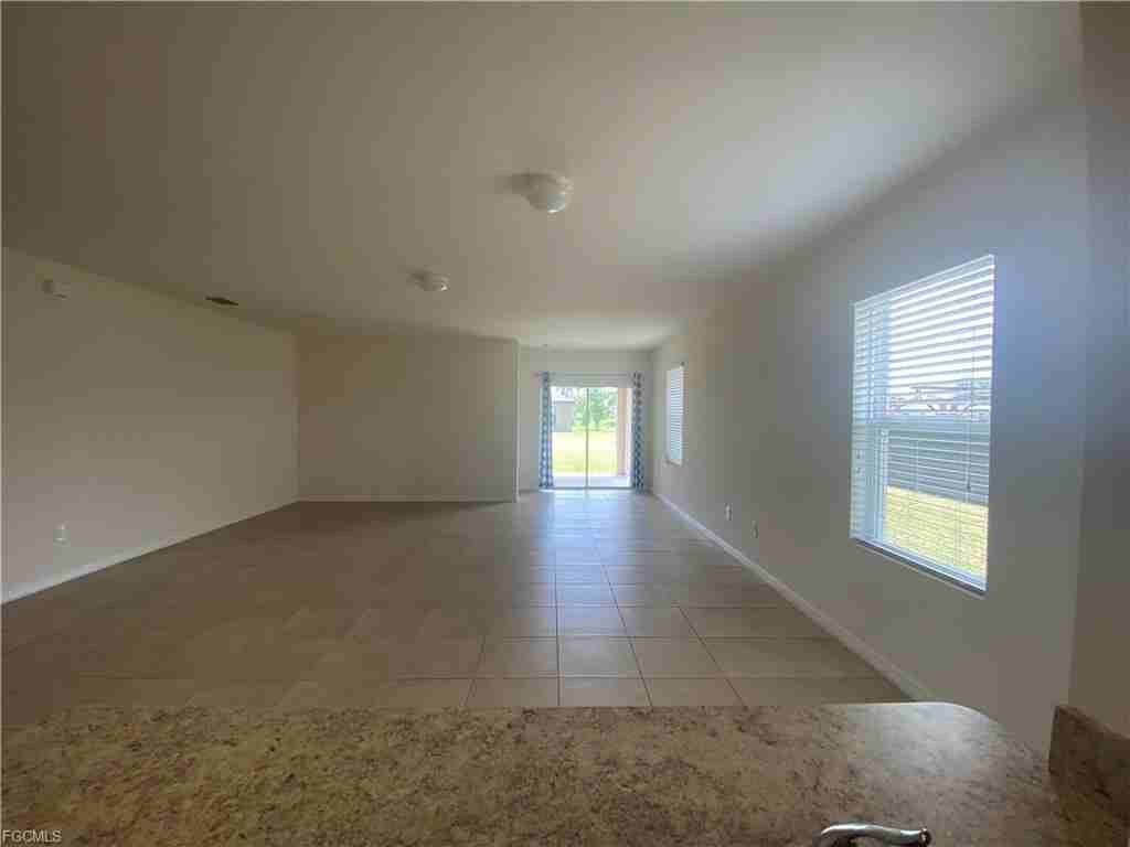 504 Sw 9th Ave - Photo 2 of 8