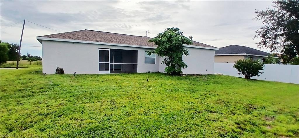 411 Ne Juanita Pl - Photo 2 of 8