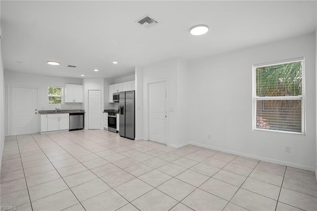 3309 Armstrong Ct - Photo 3 of 8
