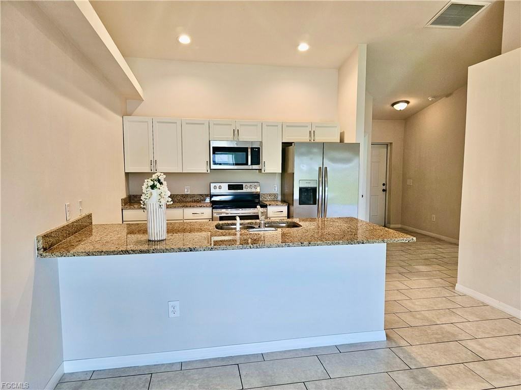 545 Se 4th Ter - Photo 3 of 8