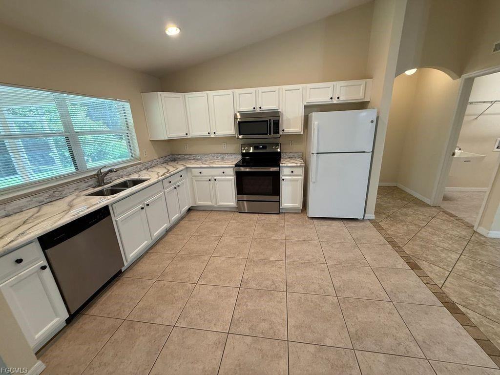 919 Berg St E - Photo 2 of 8