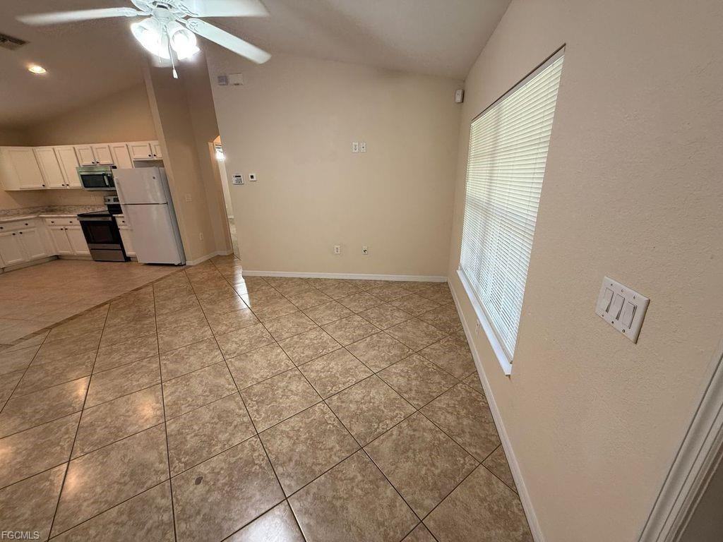 919 Berg St E - Photo 5 of 8