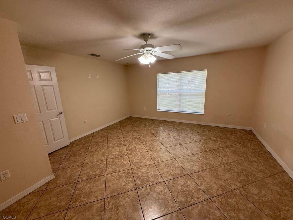 919 Berg St E - Photo 6 of 8