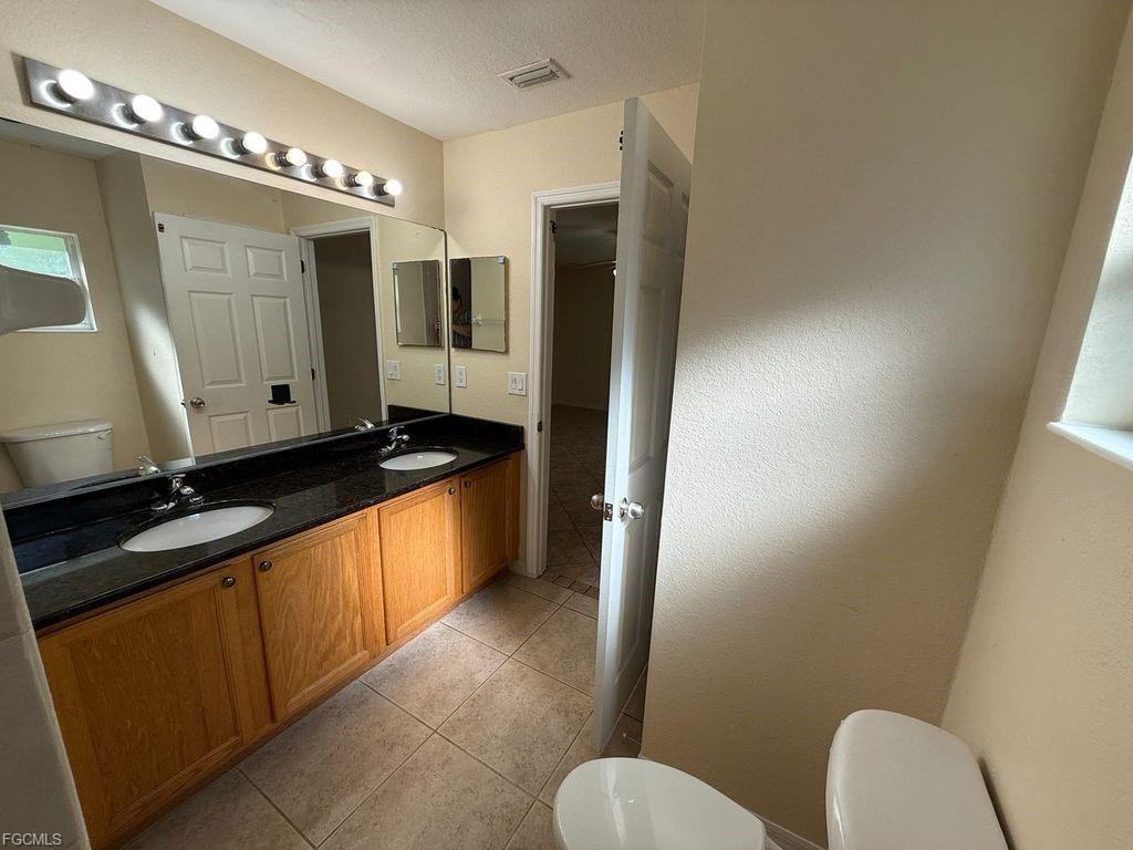 919 Berg St E - Photo 7 of 8