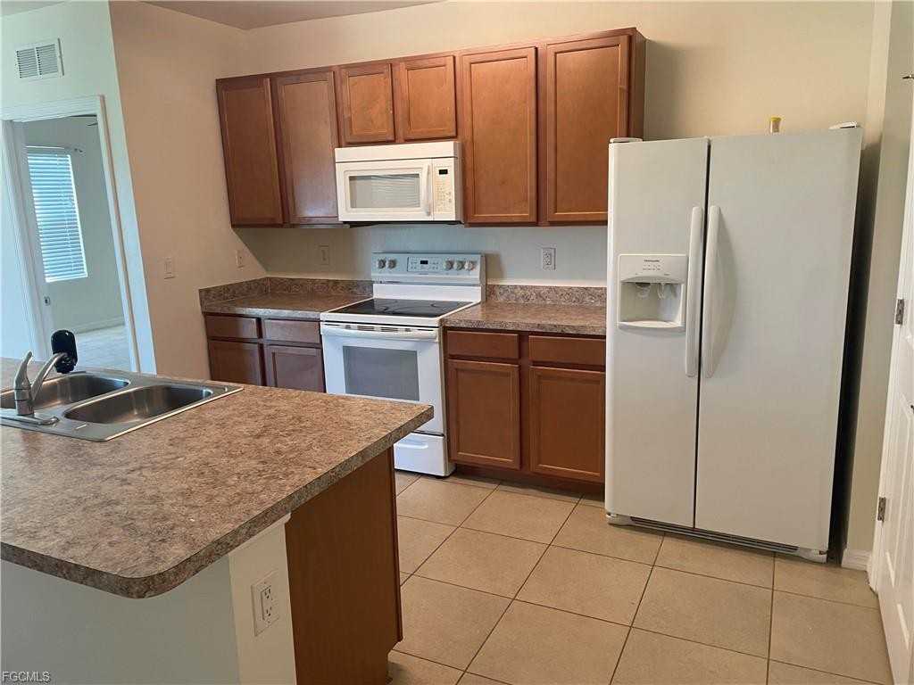 18061 Bass Lake Ct - Photo 4 of 8