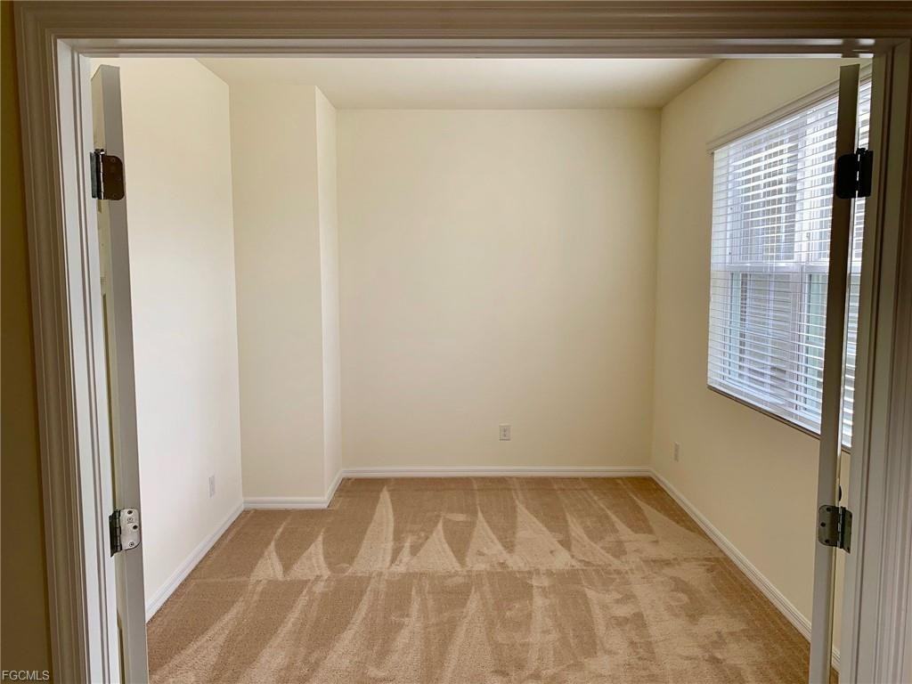 317 Ne 19th St - Photo 3 of 8