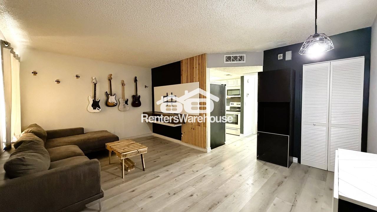 6020 Carmen Boulevard - Photo 2 of 34