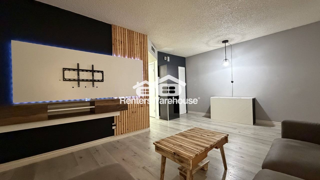 6020 Carmen Boulevard - Photo 4 of 34