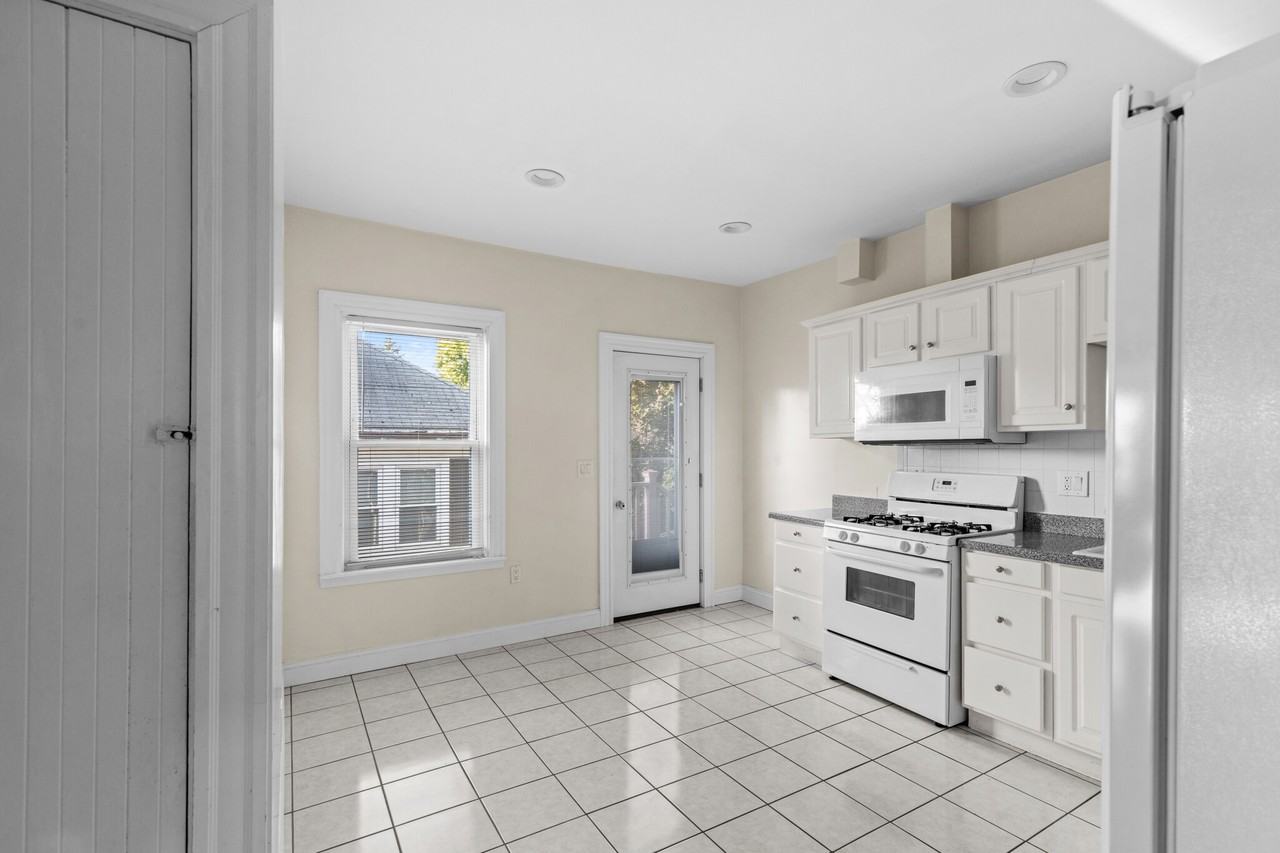 59 Hobson St #2 - Photo 3 of 24