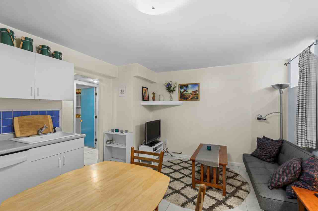 59 Hobson St - Photo 3 of 10