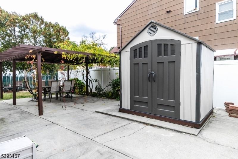 307 Belleville Ave - Photo 4 of 19