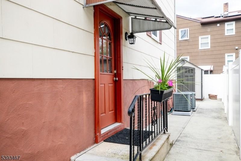 307 Belleville Ave - Photo 7 of 19