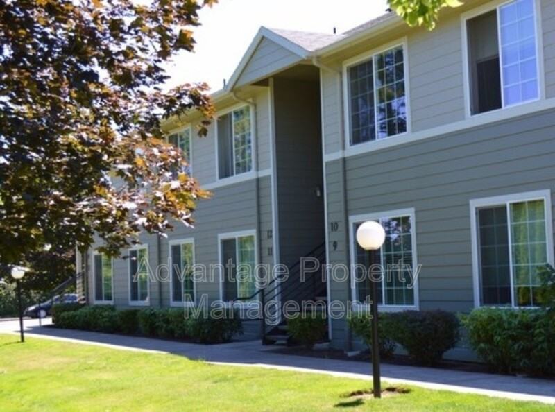 739 Jackson St W #11 - Photo 4 of 33