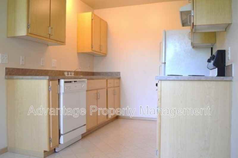 739 Jackson St W #11 - Photo 6 of 33