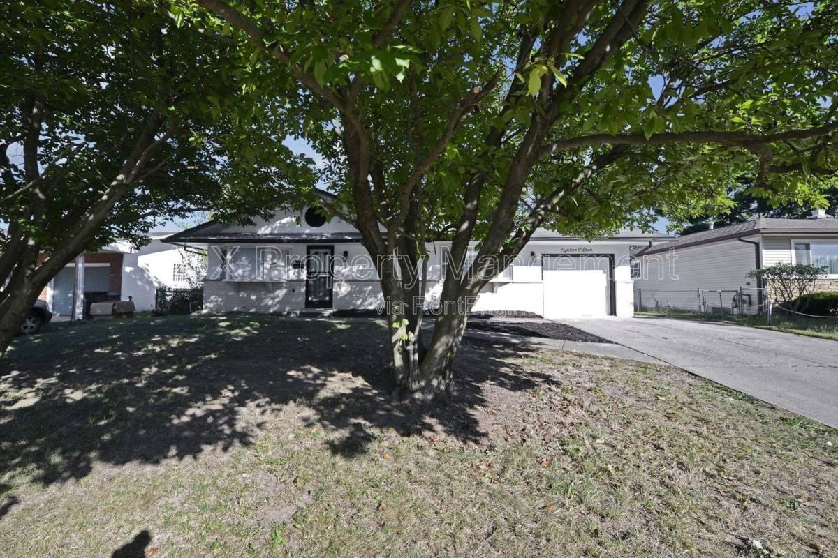 1815 Woodcrest Rd - Photo 3 of 9