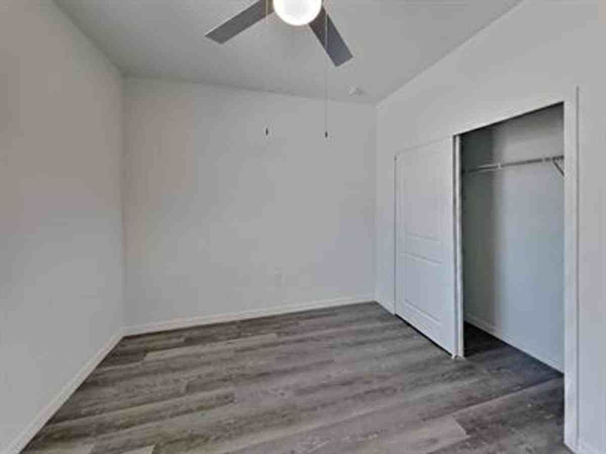 3106 Se Santa Barbara Pl - Photo 2 of 10