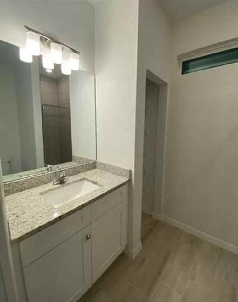 1062 San Cristobal Ave - Photo 5 of 10