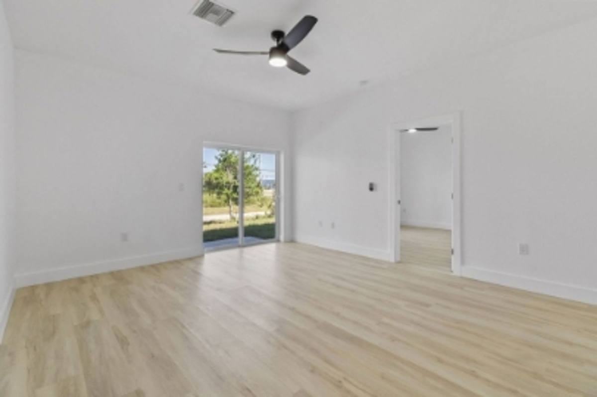 8249 Dimstead St - Photo 4 of 10