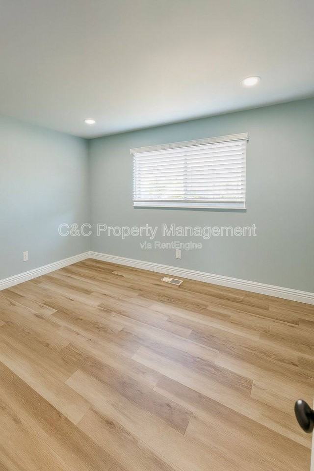 296 Whitney Pl - Photo 2 of 9