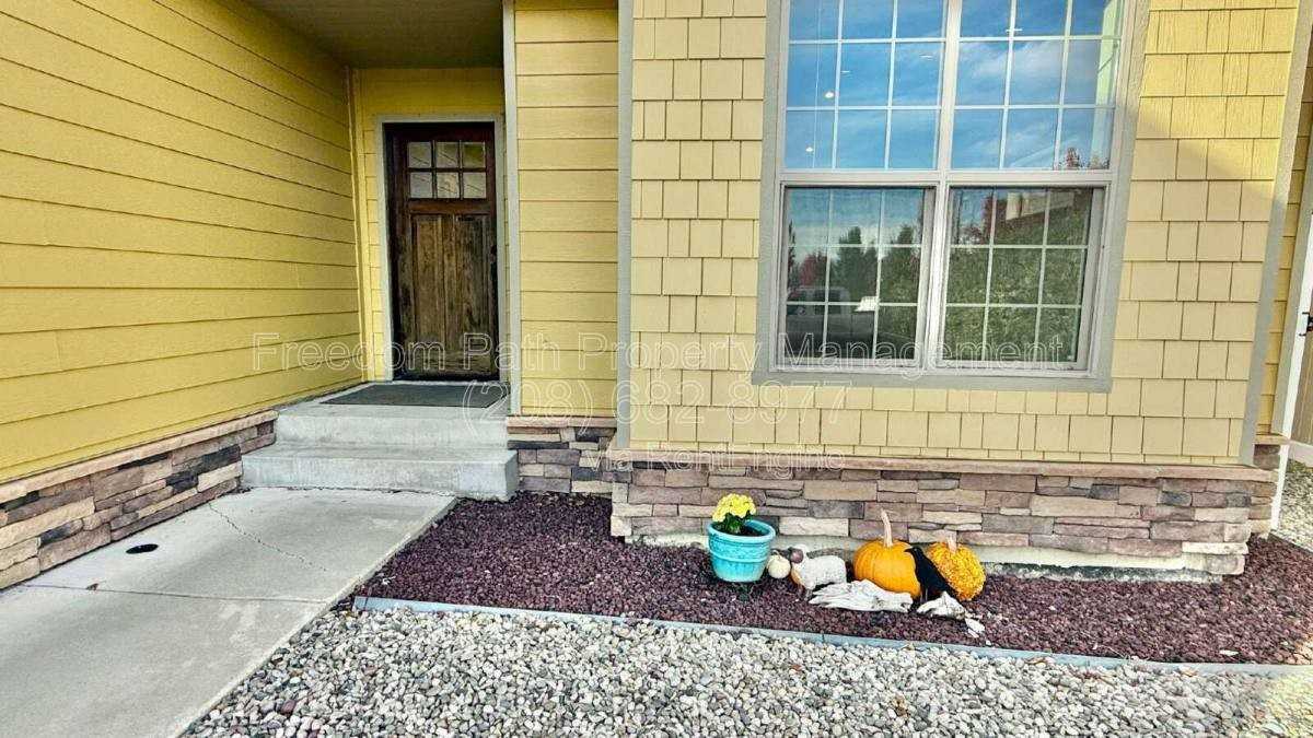 1516 River Rock Rd - Photo 2 of 10