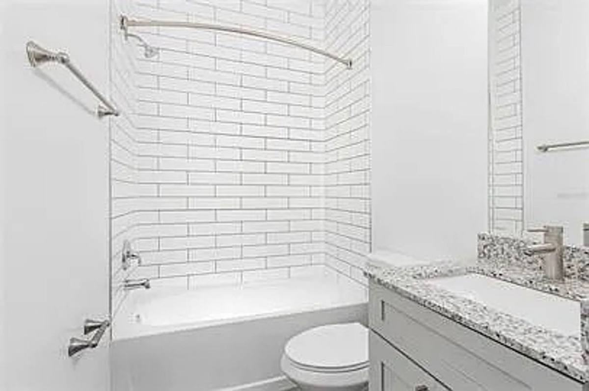 617 Se 9th St - Photo 2 of 10