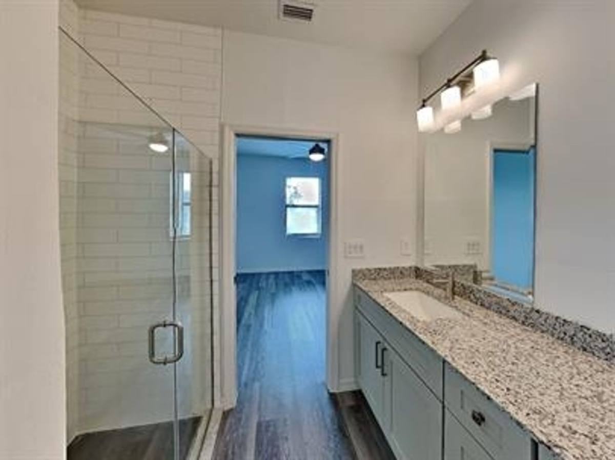 24503 Zephyr Ct - Photo 3 of 10