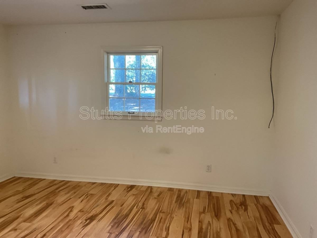 2114 Crestline Dr - Photo 2 of 10