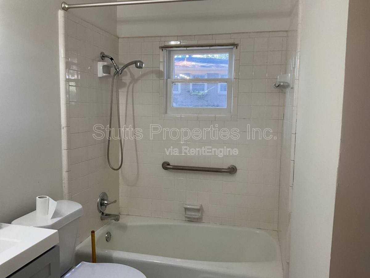 2114 Crestline Dr - Photo 3 of 10