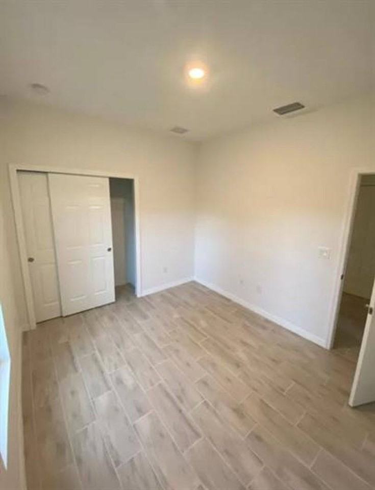 1060 San Cristobal Ave - Photo 3 of 10