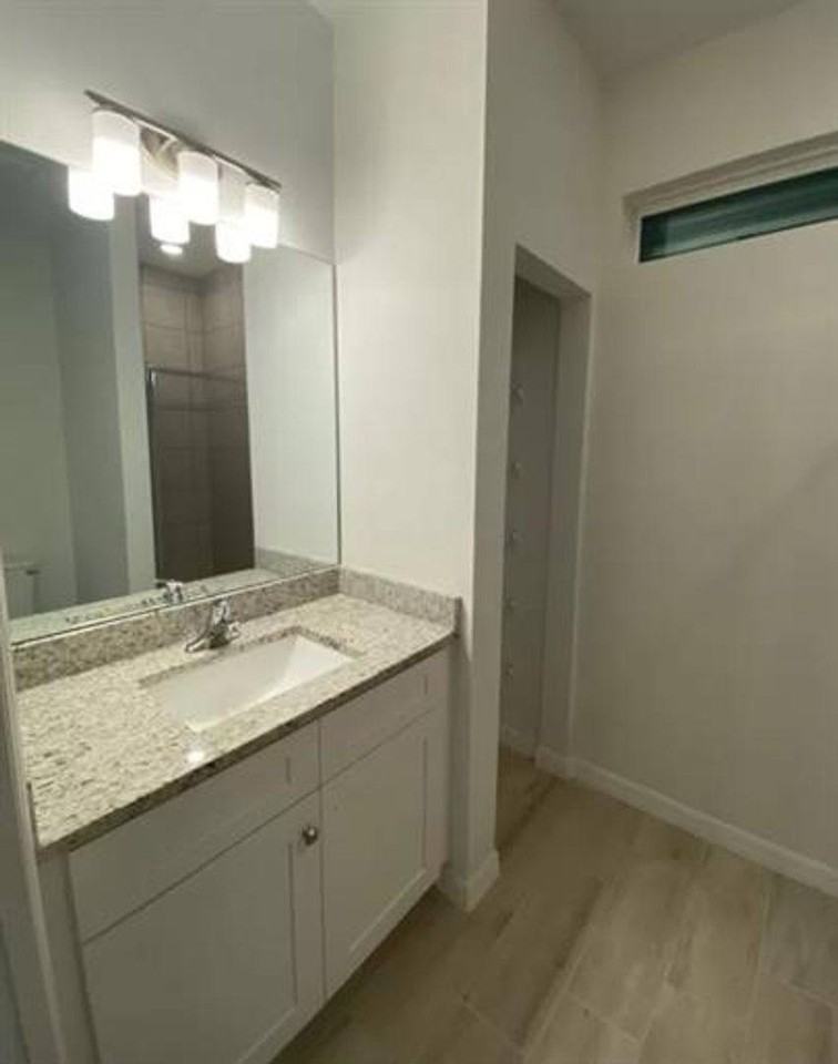 1060 San Cristobal Ave - Photo 5 of 10