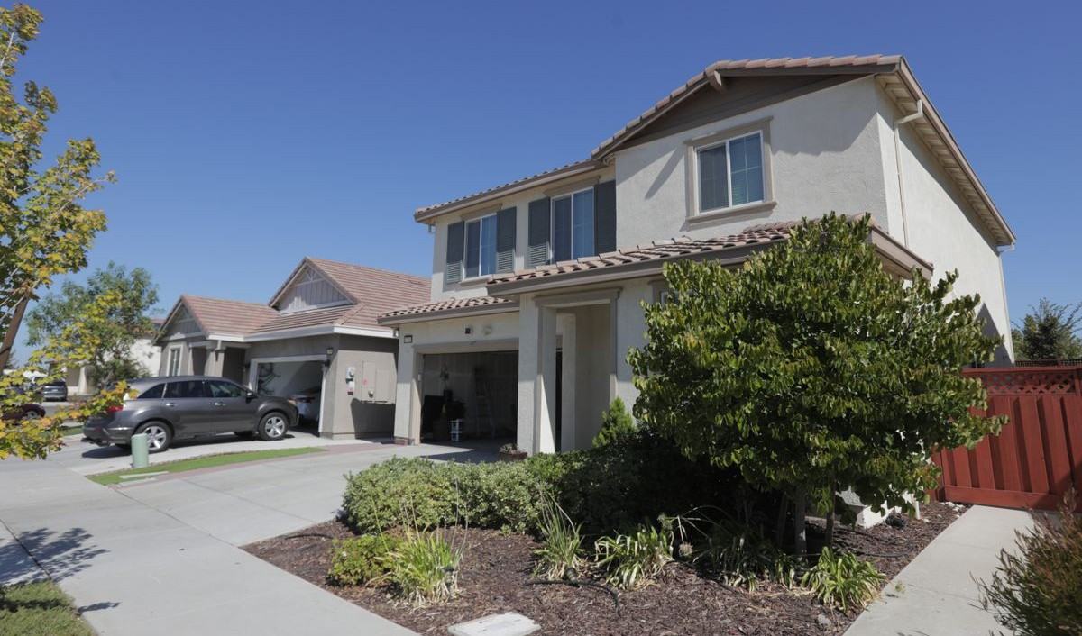 17702 Brandeis Ct - Photo 2 of 24