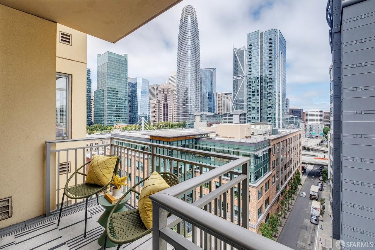 246 2Nd St - Photo 2 of 7