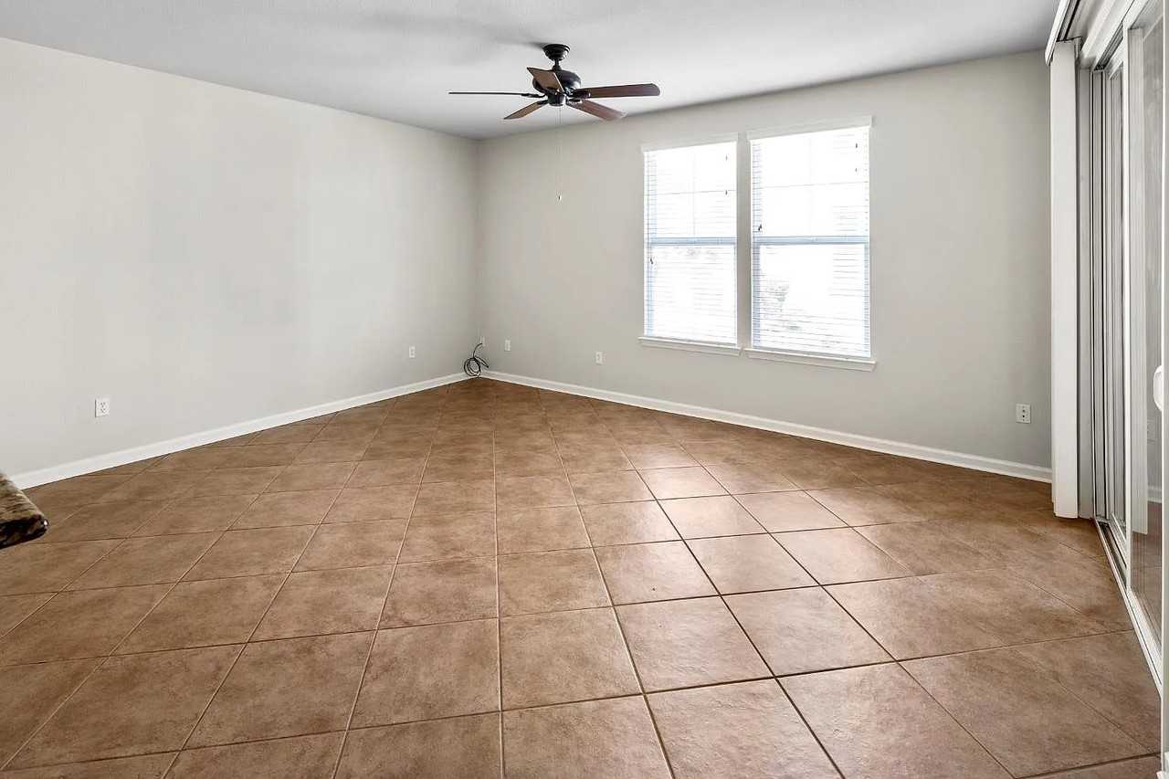 1520 Topanga Ln - Photo 3 of 6