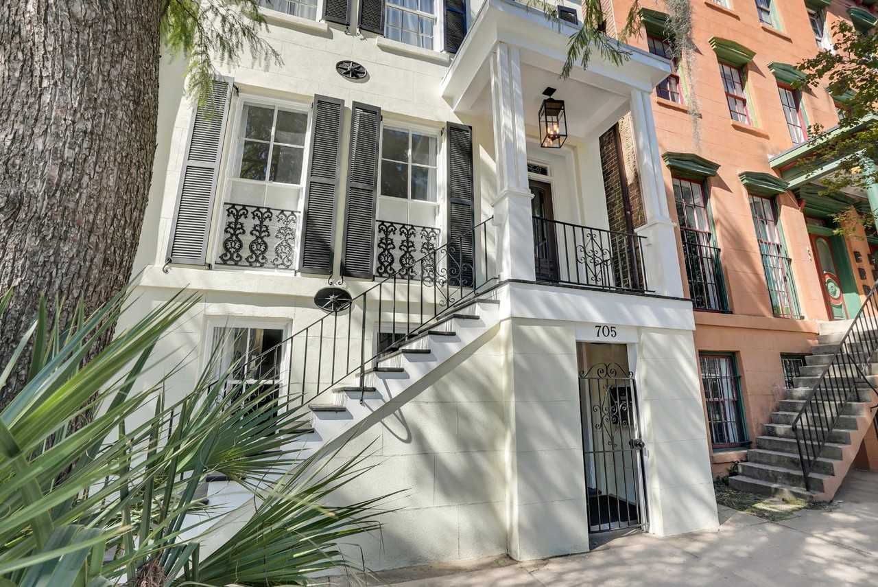 705 Barnard St - Photo 2 of 7