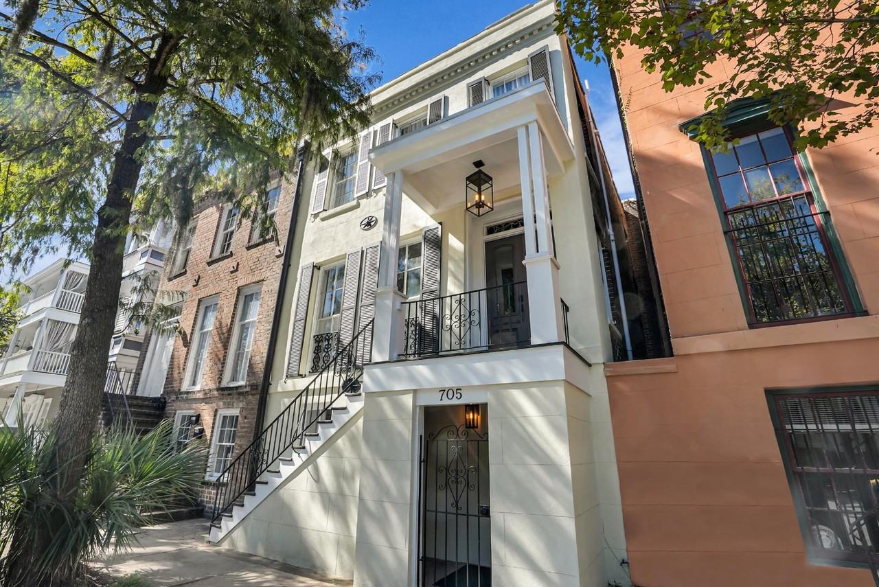 705 Barnard St - Photo 3 of 7