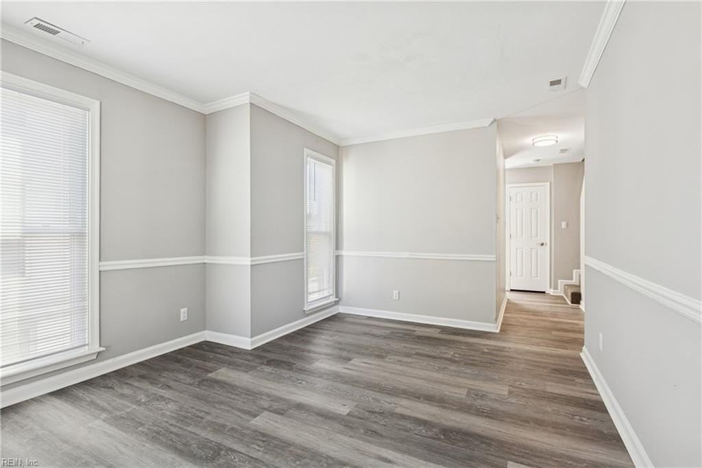 1009 Green St - Photo 2 of 16