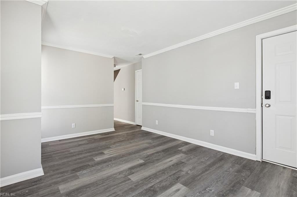 1009 Green St - Photo 3 of 16