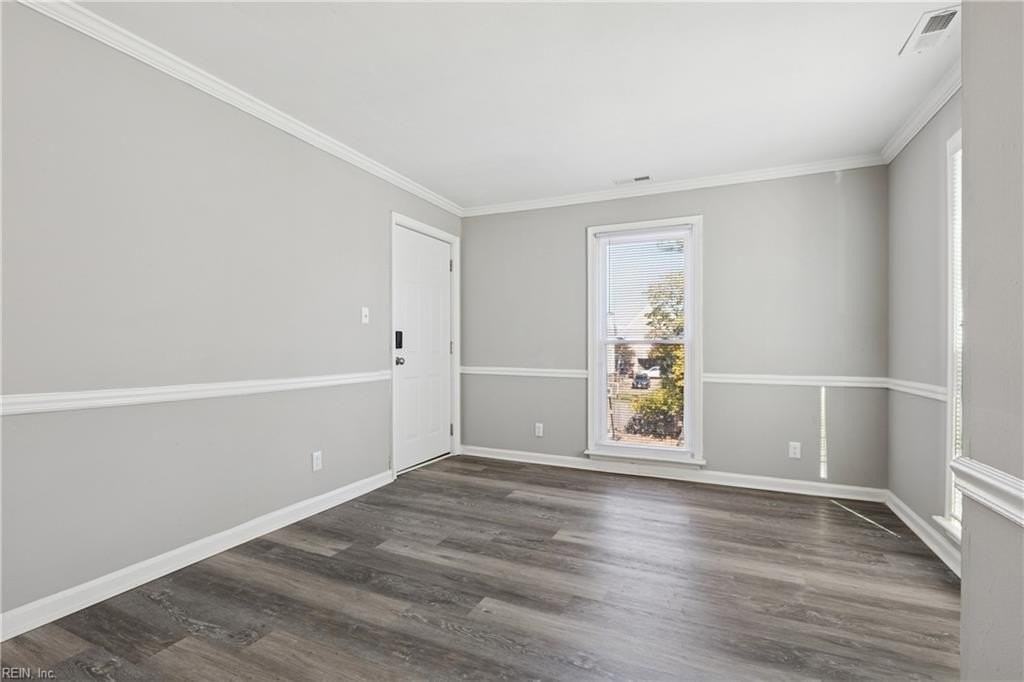 1009 Green St - Photo 4 of 16