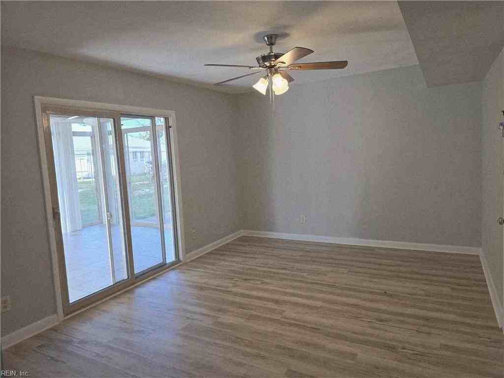 3209 Drawbridge Court - Photo 5 of 24