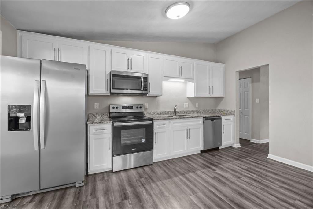 445 Pepper Mill Lane - Photo 3 of 32