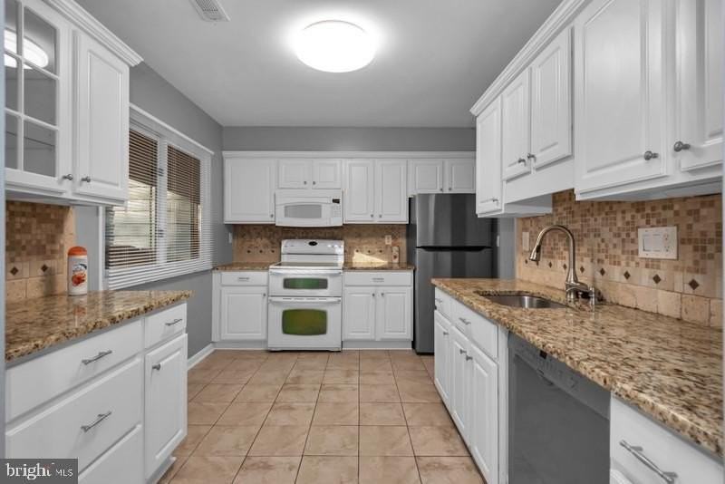 1065 Cedar Ridge Ct - Photo 2 of 22