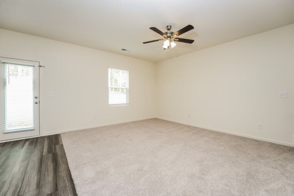 7403 Cranleigh St - Photo 4 of 17